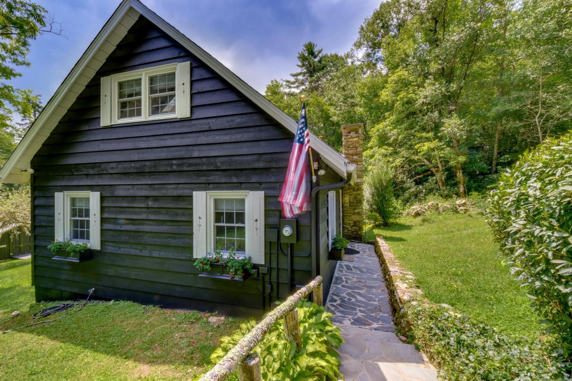 Enchanting Highlands Cottage With Pond And Falls! Exterior photo