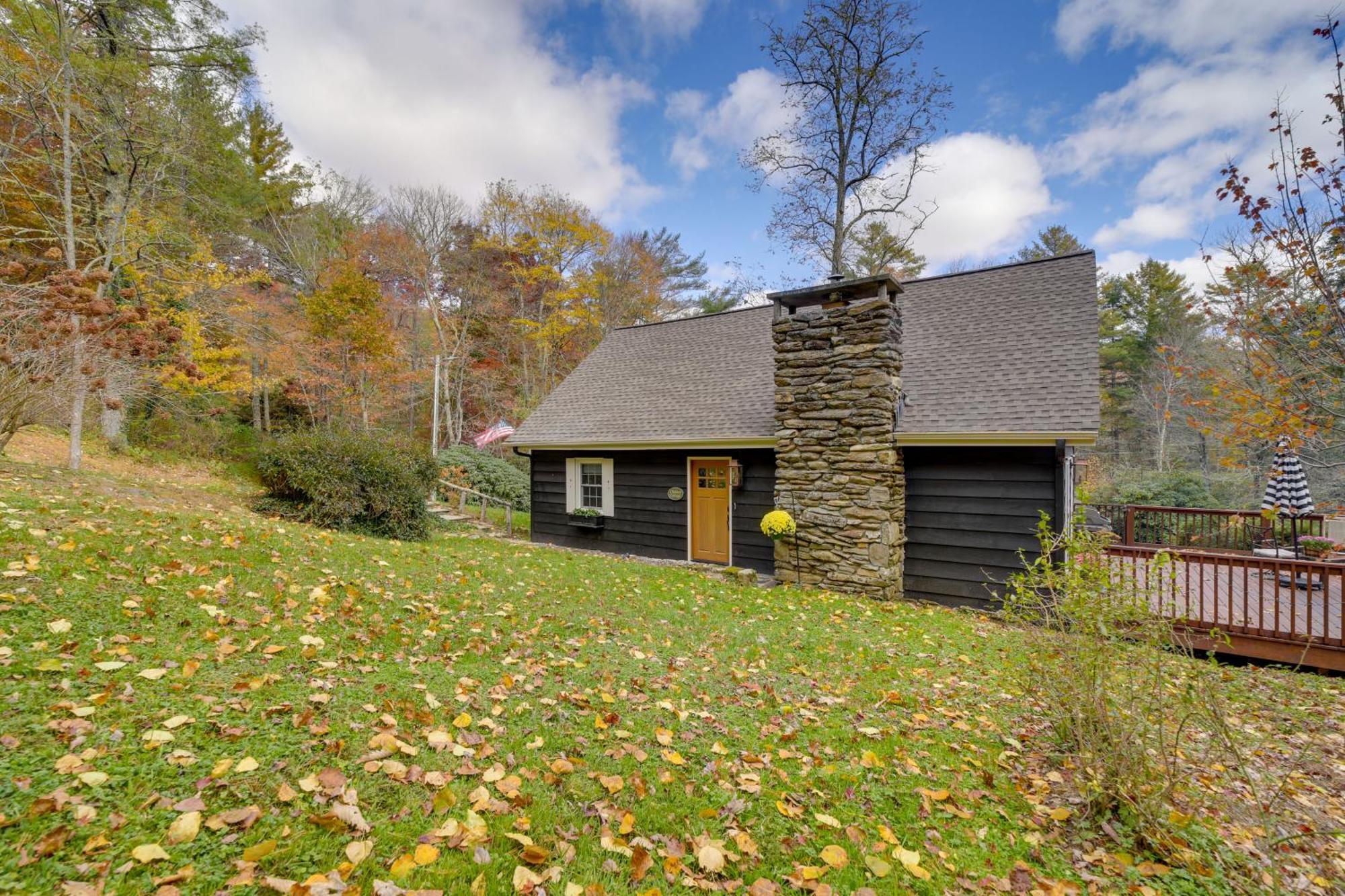 Enchanting Highlands Cottage With Pond And Falls! Exterior photo