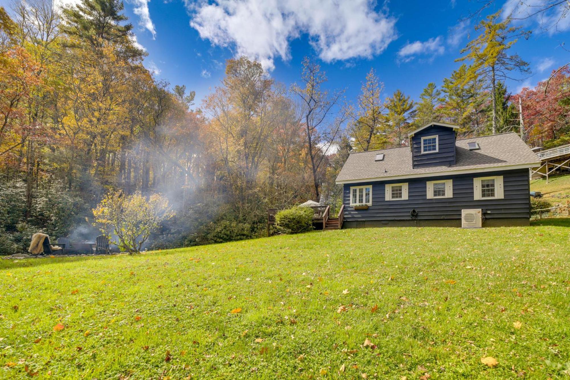 Enchanting Highlands Cottage With Pond And Falls! Exterior photo